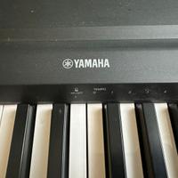 Pianoforte Yamaha P45 con supporto