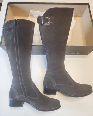 Stivali donna alti con zip laterale