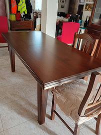 Tavolo in legno massello con 6 sedie