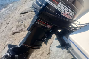 Motore fuoribordo Mercury America 25 cv 2t e barca
