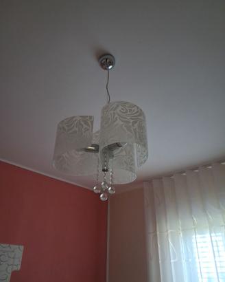 Lampadario con pendenti di cristallo