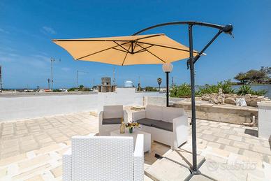 Terrazza sulla spiaggetta di mancaversa 6p centro