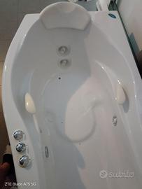 Vasca da bagno con idromassaggio
