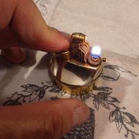 Accendino a gas antico