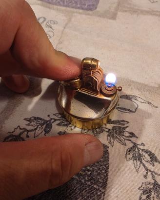 Accendino a gas antico