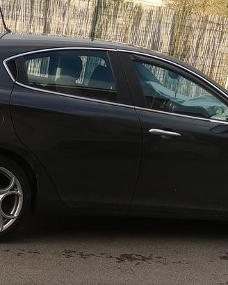 4 cerchi Alfa Quadrifoglio verde con gomme Pirelli