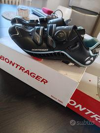 Scarpe e caschetto