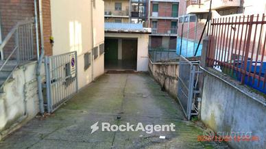 INTERESSANTISSIMO GARAGE IN AREA PRIVATA E RECINTA