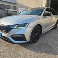 Skoda Octavia 2.0 TDI EVO SCR 200 CV DSG Wagon RS