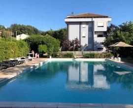 SPLENDIDA CASA VILLA CON TERRENO A GUALDO CATTANEO