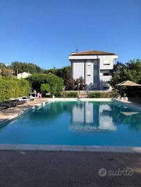 SPLENDIDA CASA VILLA CON TERRENO A GUALDO CATTANEO