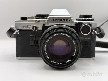 Olympus OM-10 con ottica Olympus Zuiko 50mm f1,8