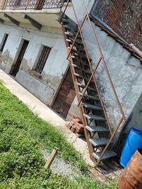 SCALA ESTERNA COMPLETA IN FERRO E PIETRA