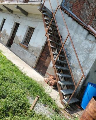 SCALA ESTERNA COMPLETA IN FERRO E PIETRA