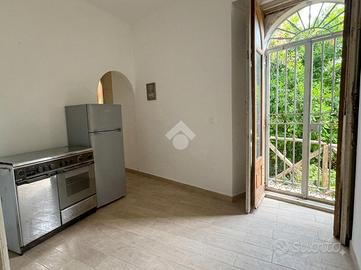 MONOLOCALE A CATANZARO