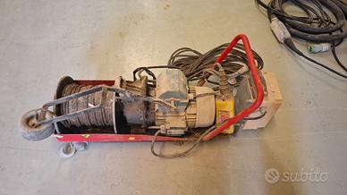 MONTACARICHI AUTOFRENATE MONOFASE 220 - V 1,1 kW