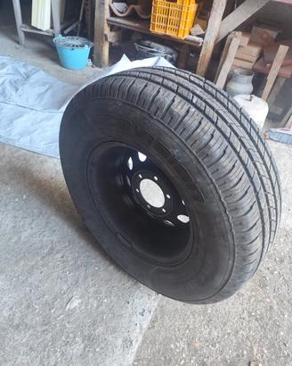 3 Gomme da strada semi nuove Pajero