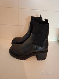 Zara stivaletto ecopelle nero