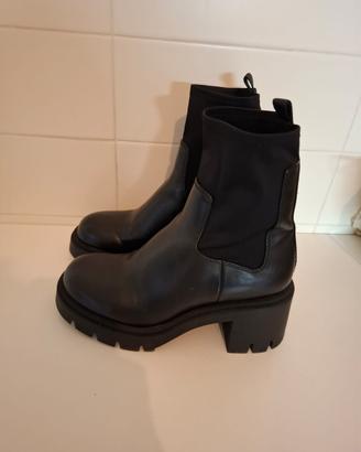 Zara stivaletto ecopelle nero