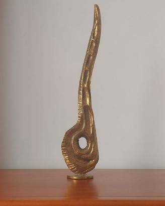 Statua seme di papavero di Antonio Fiorentino
