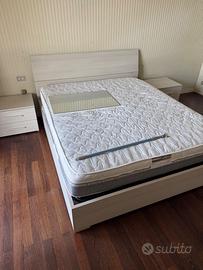 Letto matrimoniale, comodini, materasso