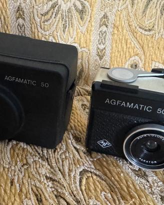 Fotocamera vintage Agfamatic 50 con custodia