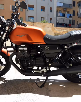 MOTO GUZZI V7 STONE