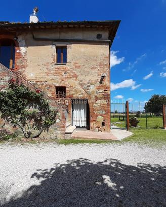 CL271 porzione di casale in pietra e mattoni con g