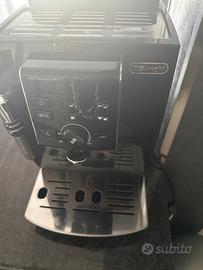 Macchina del caffe De Longhi per caffè a chicchi