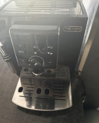 Macchina del caffe De Longhi per caffè a chicchi