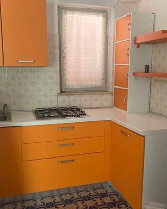 Cucina completa con elettrodomestici