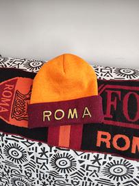 Sciarpa e cappello della Roma
