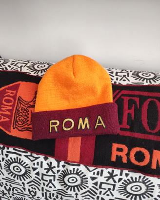 Sciarpa e cappello della Roma