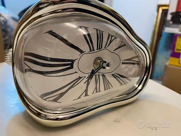 OROLOGIO MOLTO PARTICOLARE, nuovo.