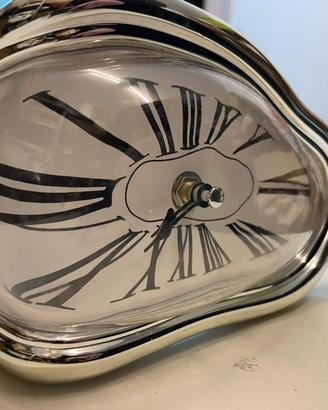 OROLOGIO MOLTO PARTICOLARE, nuovo.