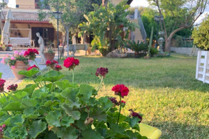 Appartamenti in villa vicino al mare