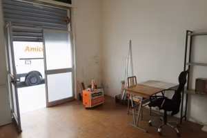 locale uso deposito a Taranto