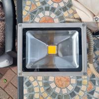 faro led luce calda potente casa giardino lavoro 