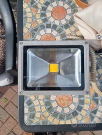 faro led luce calda potente casa giardino lavoro 