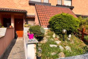 VILLA A SCHIERA A GASSINO TORINESE