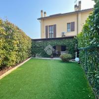 VILLA A SCHIERA D'ANGOLO A MOLINELLA
