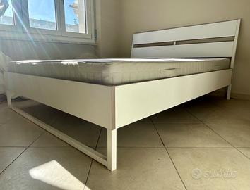 Letto matrimoniale Ikea