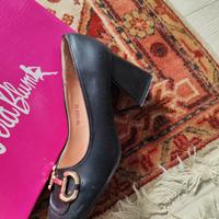 Scarpe pelle nere con fibbia dorata