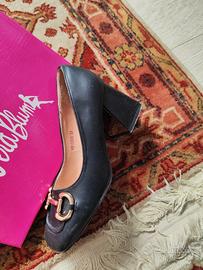 Scarpe pelle nere con fibbia dorata
