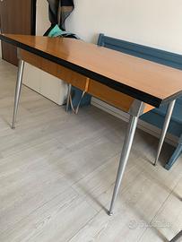 Tavolo in formica anni 70