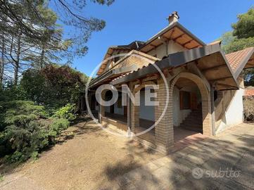 Villa di 566 m² con più di 5 locali e box auto dop
