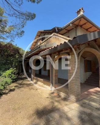 Villa di 566 m² con più di 5 locali e box auto dop