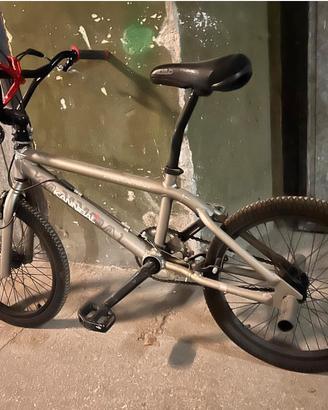 Bicicletta BMX Nuova