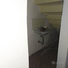 Attività / Licenza di 25 m² con 1 locale a Città d