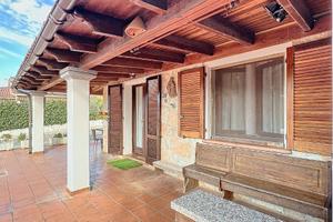 Villa con piscina vicino alla città